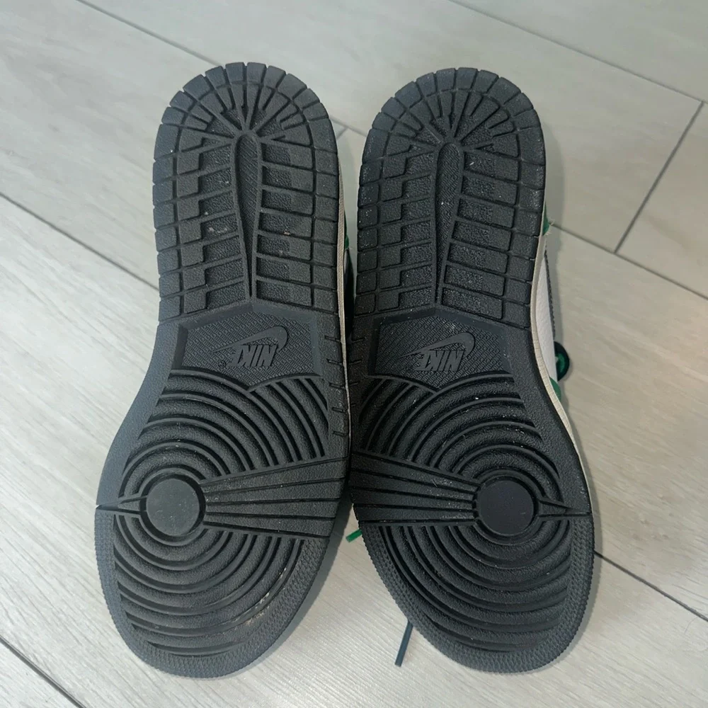 Nike High-Top Sneakers in Green, White, and Black - Picture 9 of 9